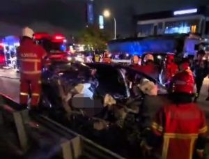 Dua Sahabat Maut Setelah Kenderaan Mereka Bertembung Dengan Lori Muatan Buah