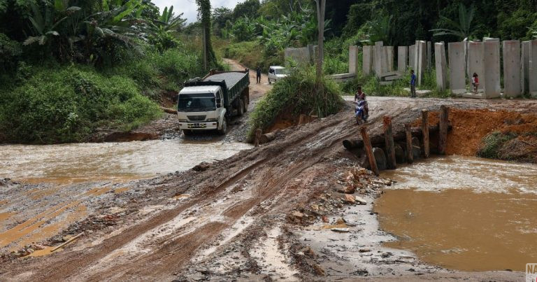 Beberapa Jambatan Di Gua Musang Dinaiki Air Hingga Tenggelam