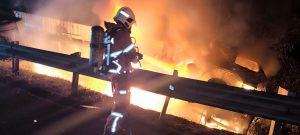 Lori Kontena Terbakar, Pemandu Rentung Di Tempat Kejadian