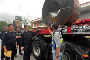 Pemandu Lori Kantoi Bawa Muatan Berat Tanpa Lesen, Ditahan Dalam Ops Penyamaran JPJ Selangor