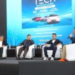 Suasana panel diskusi Proton Tech Showcase 2025 dengan kehadiran Nazz Abdullah, tokoh industri automotif Malaysia, bersama tetamu kehormat termasuk Dato’ Abdul Rashid Musa dan Encik Roslan Abdullah.