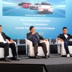 Suasana panel diskusi Proton Tech Showcase 2025 dengan kehadiran Nazz Abdullah, tokoh industri automotif Malaysia, bersama tetamu kehormat termasuk Dato’ Abdul Rashid Musa dan Encik Roslan Abdullah.