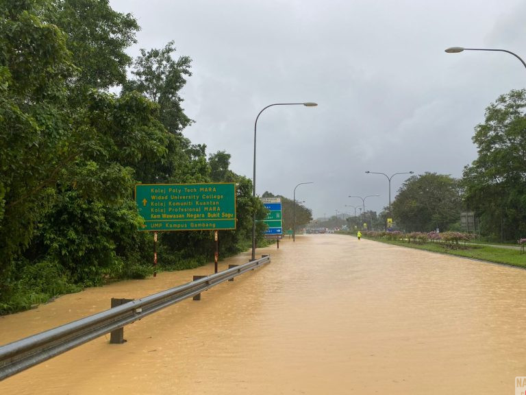 Laluan KL–Kuantan Di Gambang Tidak Boleh Dilalui Kenderaan Ringan Akibat Banjir