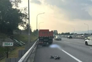 Motosikal Rempuh Lori Di Lorong Kecemasan, Lelaki Rentung Dalam Nahas Ngeri
