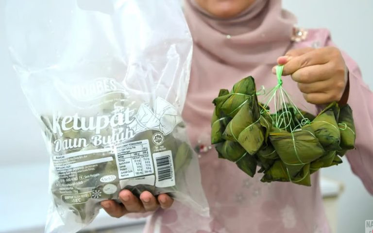 Permintaan Ketupat Daun Buluh Sarah Melonjak Sepanjang Ramadan
