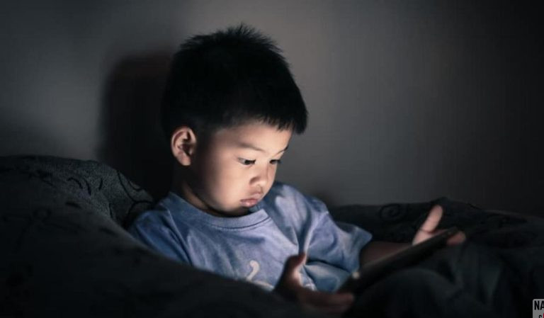 Masa Skrin Kanak-kanak Malaysia Kini Cecah Lebih 8 Jam Sehari!