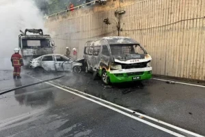 Lima Kenderaan Terbakar Bawah Terowong Udini, Treler Dan Proton S70 Hampir Rentung