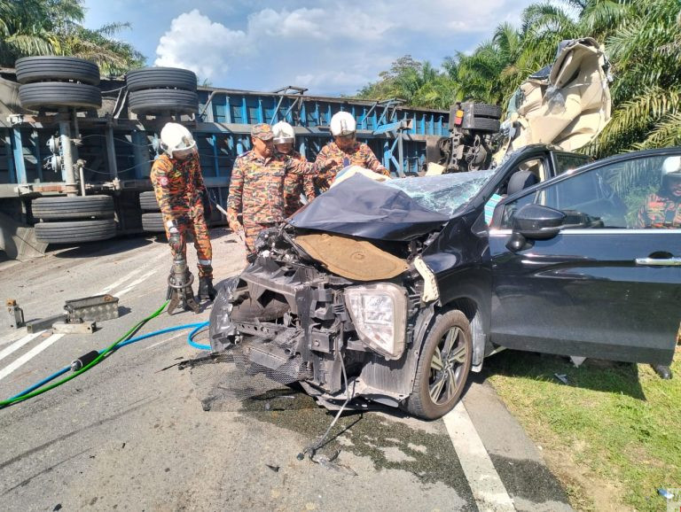 Suami Maut, Isteri Cedera Dalam Nahas Treler Sawit Di Kulai