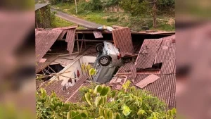 Kereta Dari ‘Langit’ Hempap Bumbung Rumah, Penduduk Kampung Tergamam Dengar Dentuman Kuat