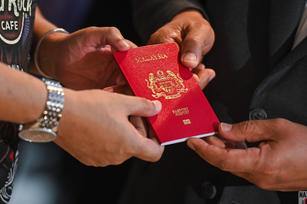 Pasport Malaysia 10 Tahun Diperkenalkan Pada Harga RM350