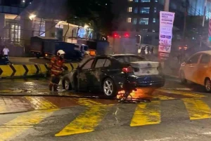 Dua Kereta Terbakar di Jalan Kerinchi, BMW Musnah Sepenuhnya Dalam Insiden Malam