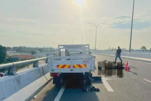 Penunggang Motosikal Maut Rempuh Belakang Lori Kehabisan Minyak