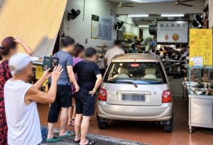 Kancil Tiba-Tiba Memecut, Kedai Kopi Di Kota Kinabalu Dirempuh